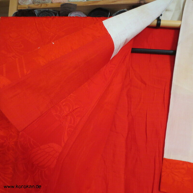 rote Blumenflöße Rinzu Damast Seide Juban Unterkimono