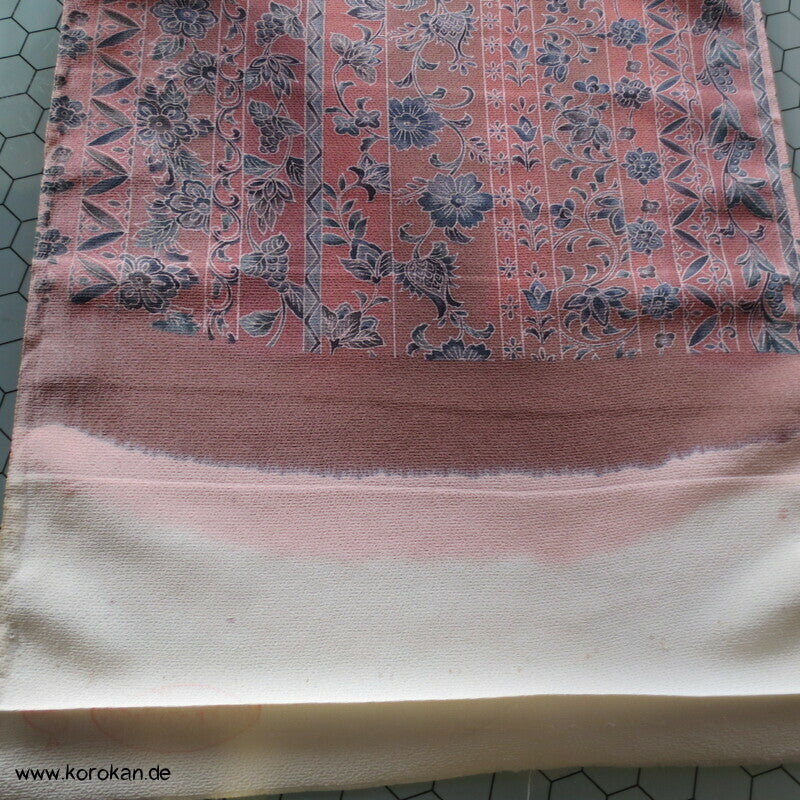 Blütenstreifen in lachsrosa Kimono Chirimen Crepe Seide