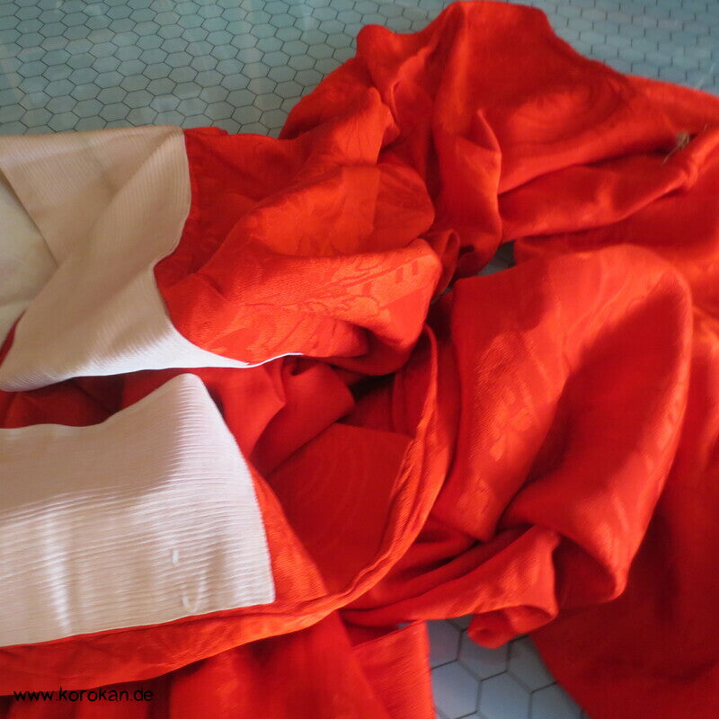 rote Blumenflöße Rinzu Damast Seide Juban Unterkimono