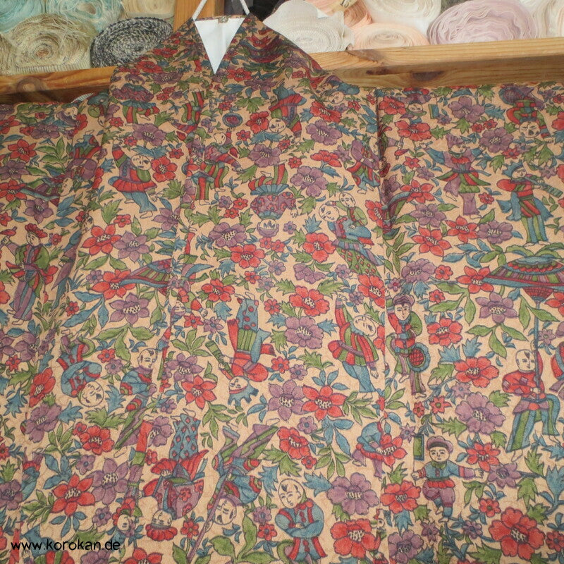 Kinder mit Papierschirmen und Blumen Komon Kimono