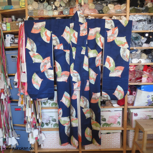 bunte Fächer auf blauem Rinzu Seiden Damast Furisode