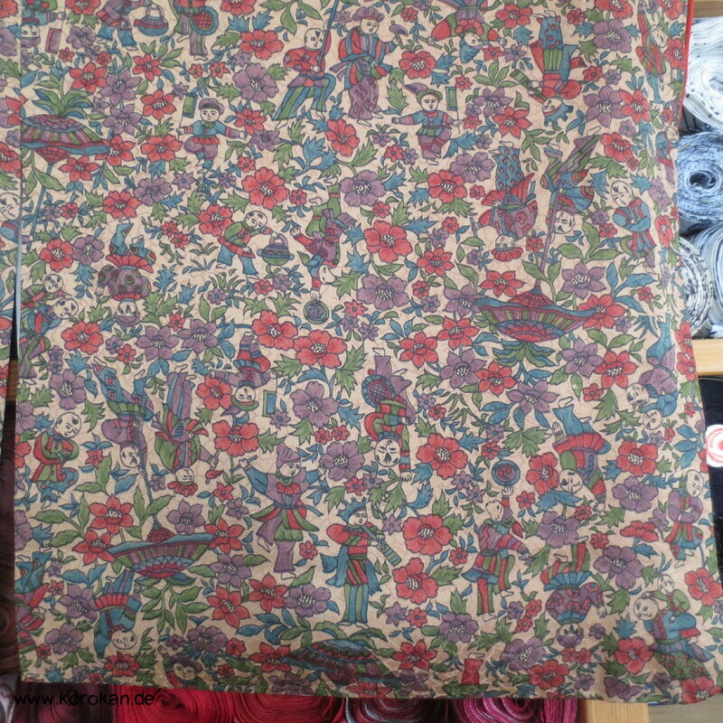 Kinder mit Papierschirmen und Blumen Komon Kimono