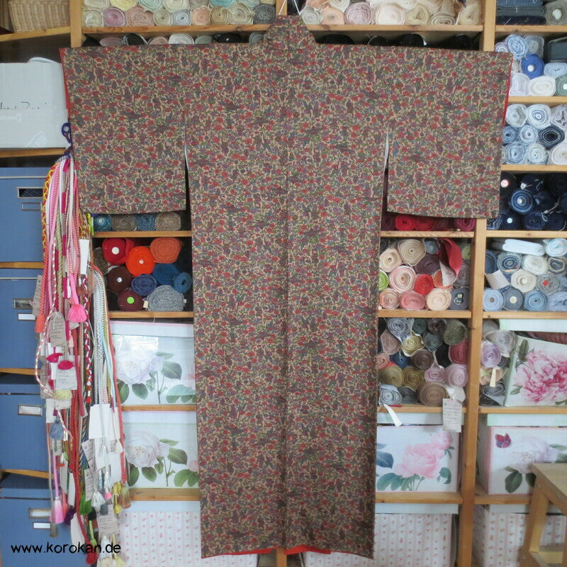 Kinder mit Papierschirmen und Blumen Komon Kimono