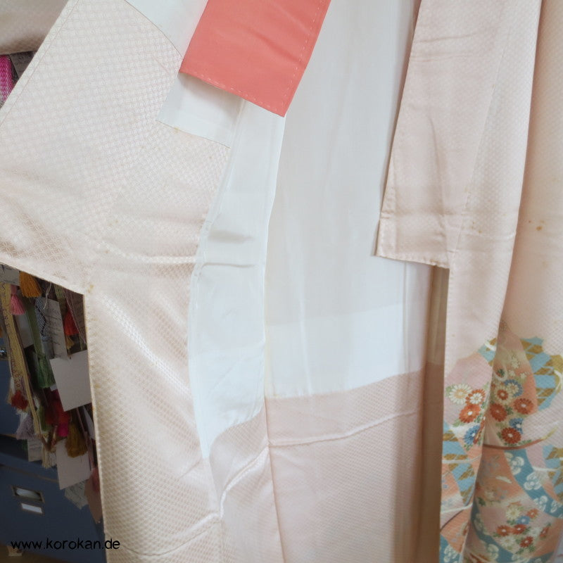 Kicho Kimonovorhang Irotomesode, heller Seiden Kimono, teilbestickt