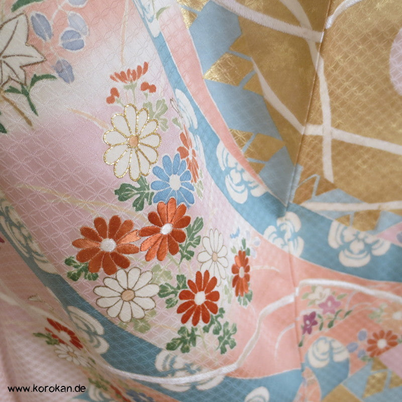Kicho Kimonovorhang Irotomesode, heller Seiden Kimono, teilbestickt