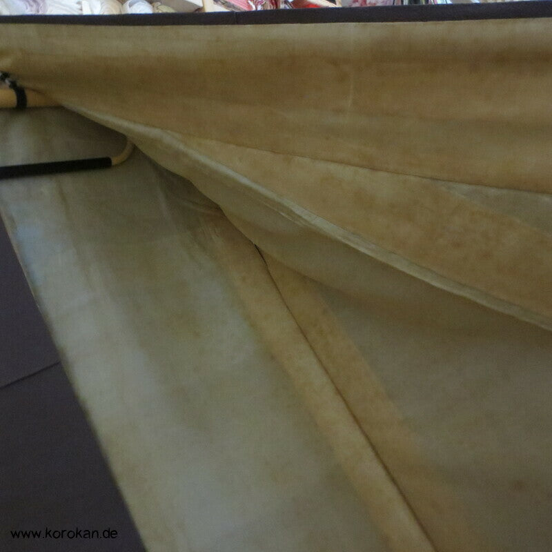 gestickte Streifen, Ton in Ton Irotomesode Kimono, schlammbraun Seidencrepe