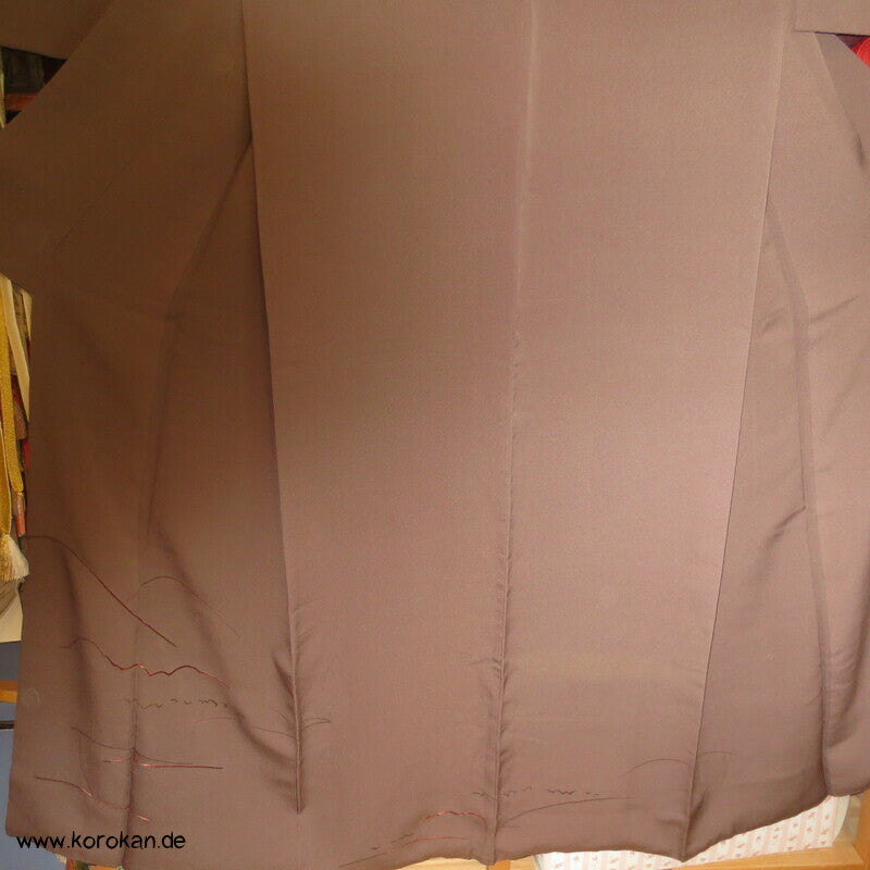 gestickte Streifen, Ton in Ton Irotomesode Kimono, schlammbraun Seidencrepe