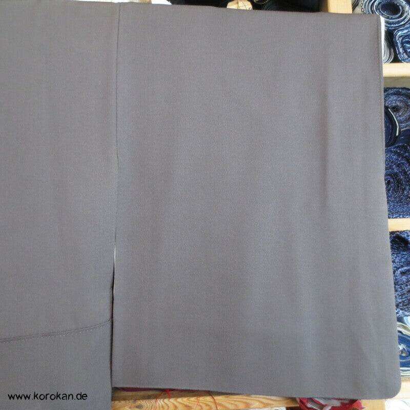 Wellen und Pinien Irotomesode Kimono, taupe Seidencrepe