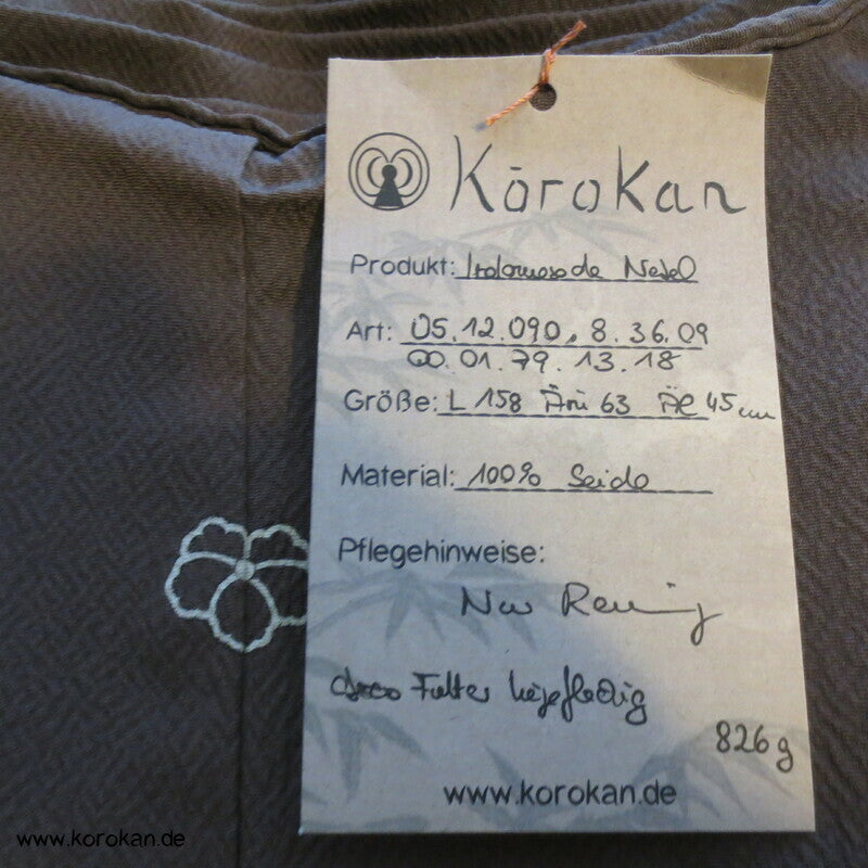 gestickte Streifen, Ton in Ton Irotomesode Kimono, schlammbraun Seidencrepe