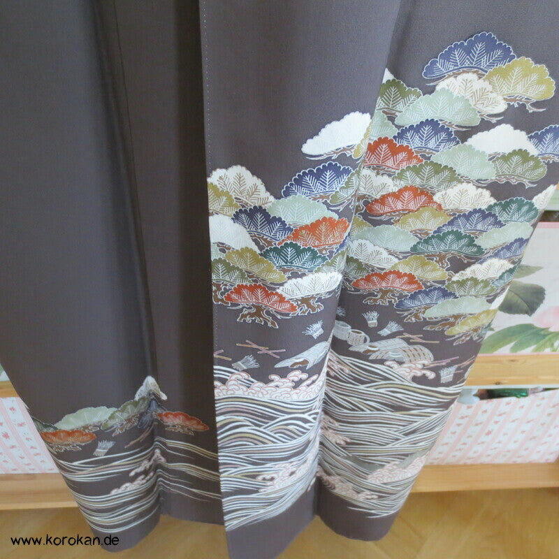 Wellen und Pinien Irotomesode Kimono, taupe Seidencrepe