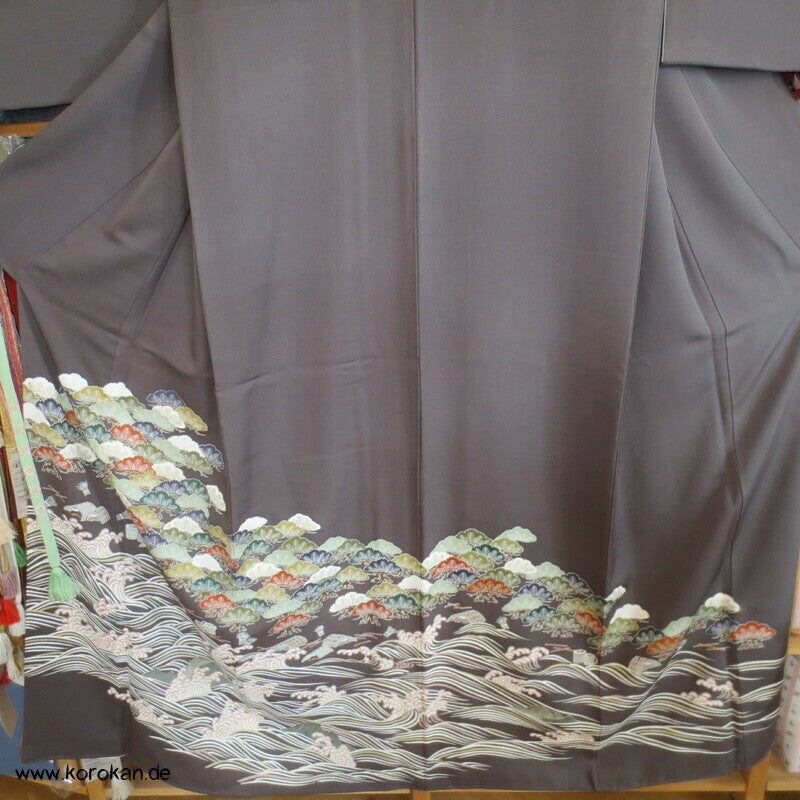Wellen und Pinien Irotomesode Kimono, taupe Seidencrepe