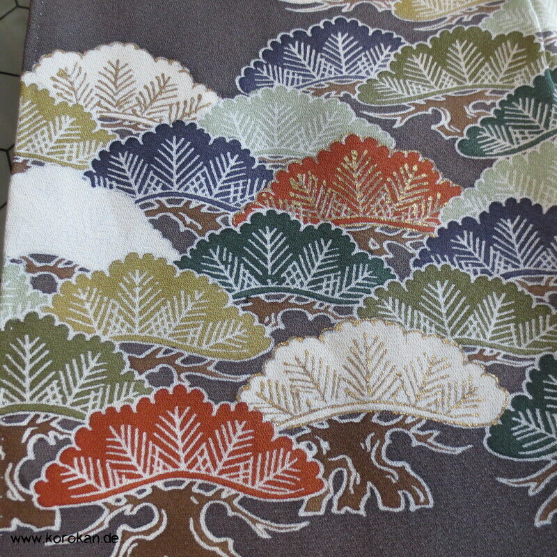 Wellen und Pinien Irotomesode Kimono, taupe Seidencrepe