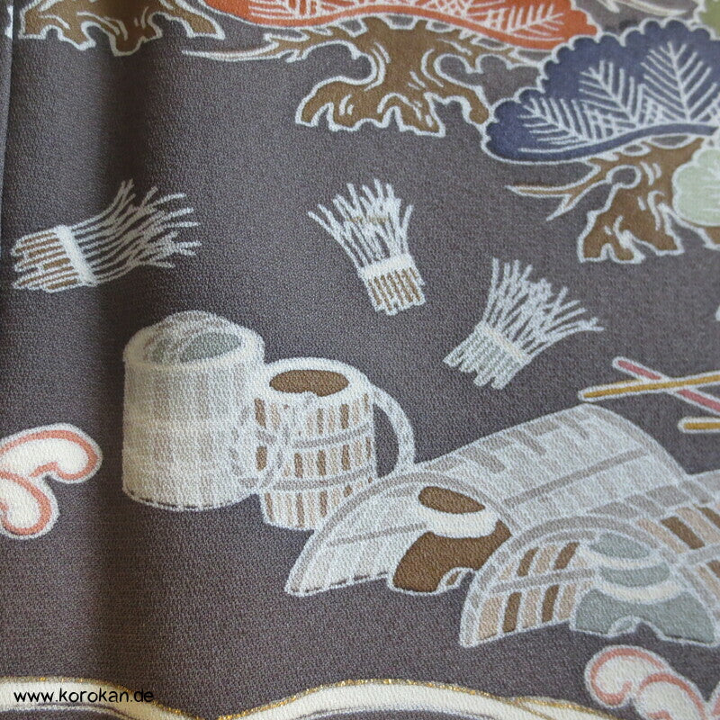 Wellen und Pinien Irotomesode Kimono, taupe Seidencrepe