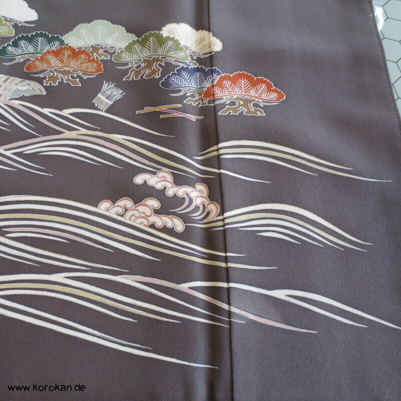 Wellen und Pinien Irotomesode Kimono, taupe Seidencrepe