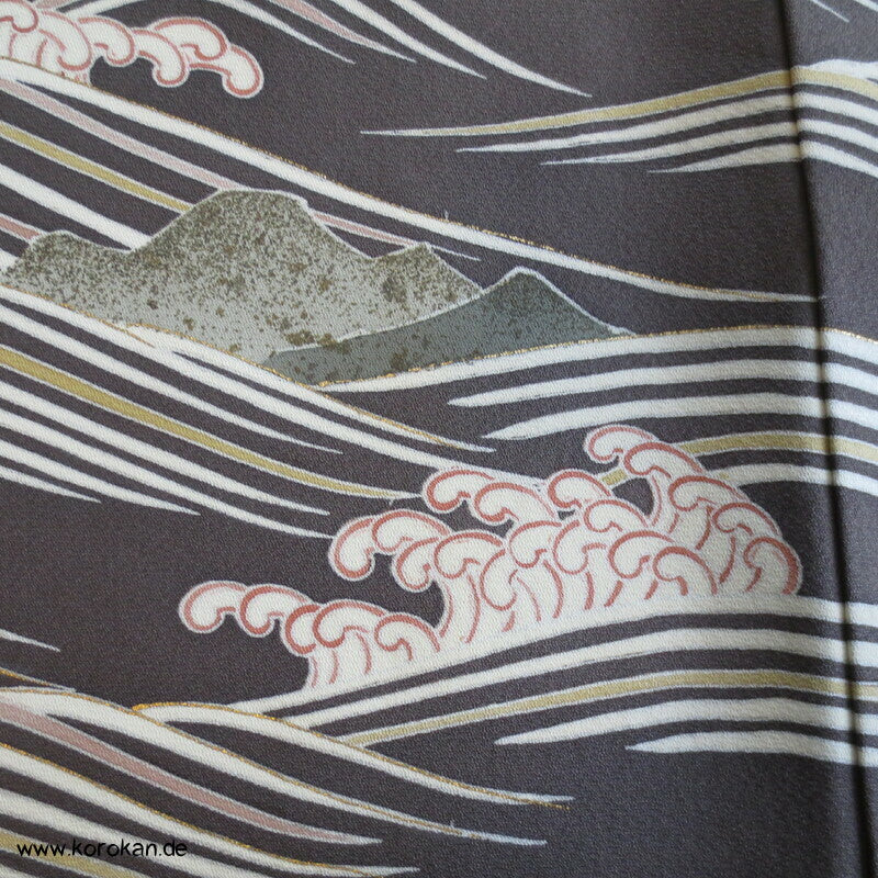 Wellen und Pinien Irotomesode Kimono, taupe Seidencrepe