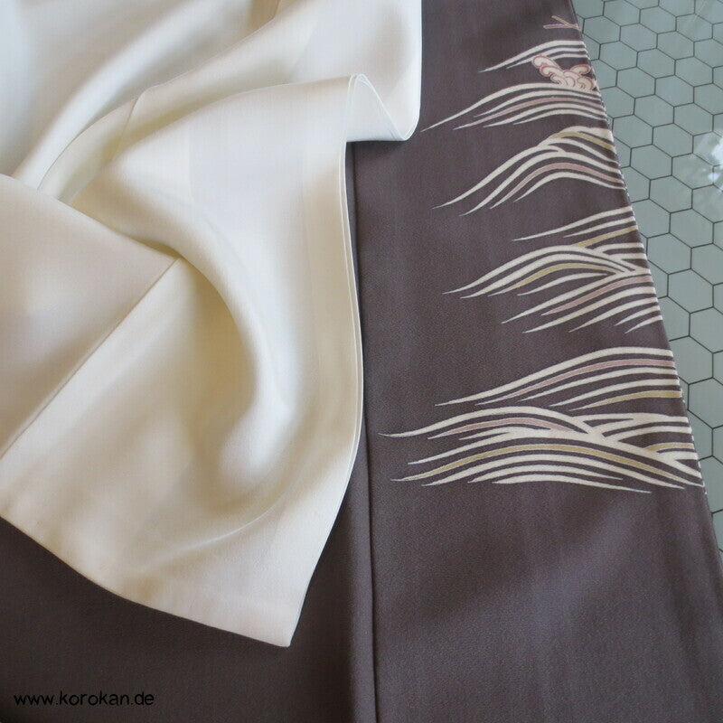 Wellen und Pinien Irotomesode Kimono, taupe Seidencrepe