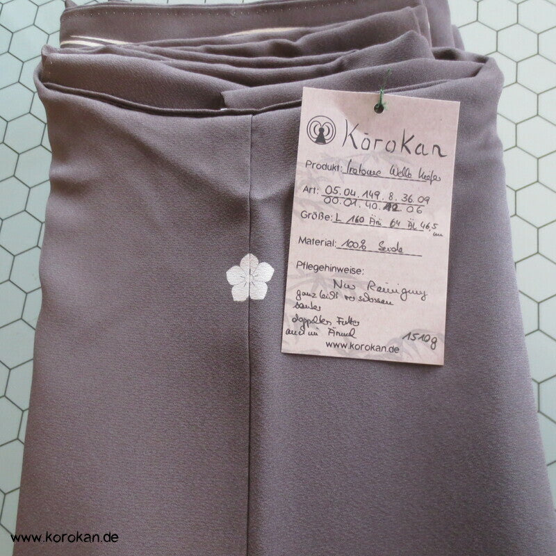 Wellen und Pinien Irotomesode Kimono, taupe Seidencrepe