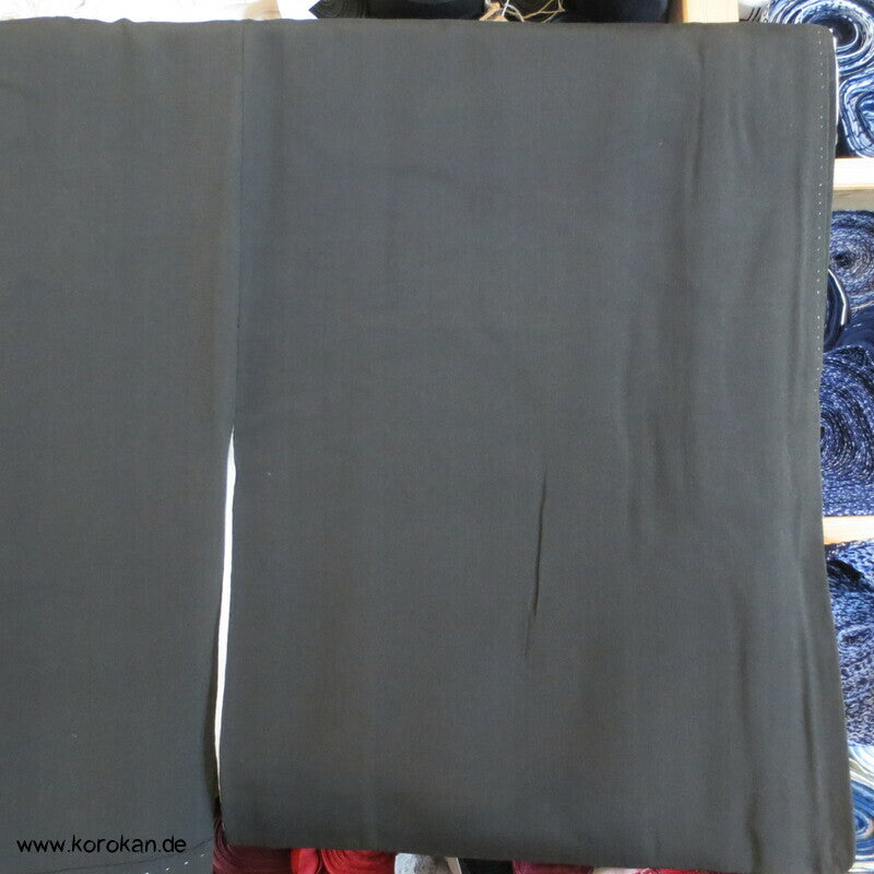 gestickte goldene Kraniche im Flug Tomesode Kimono