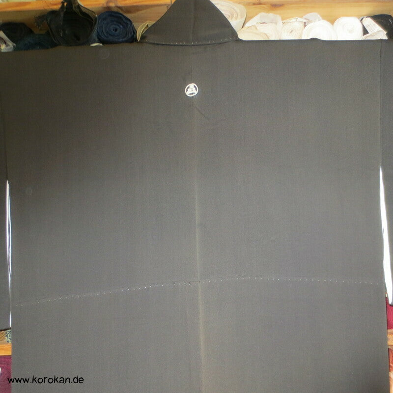 gestickte goldene Kraniche im Flug Tomesode Kimono