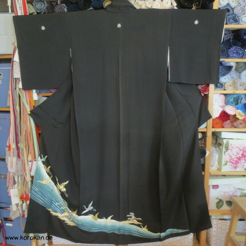 gestickte goldene Kraniche im Flug Tomesode Kimono