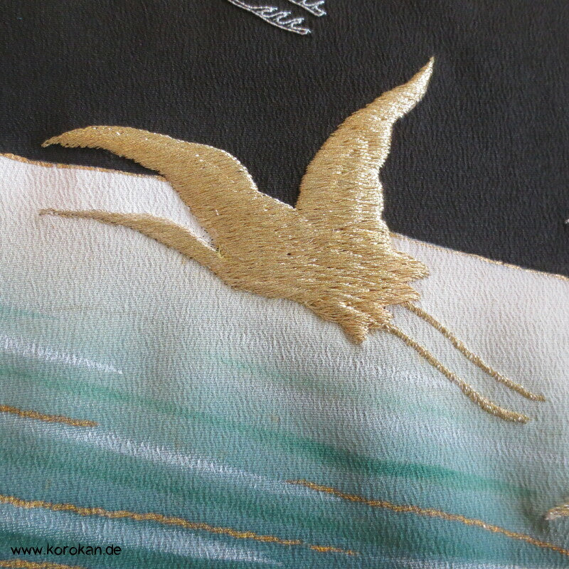 gestickte goldene Kraniche im Flug Tomesode Kimono