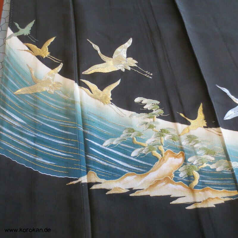 gestickte goldene Kraniche im Flug Tomesode Kimono