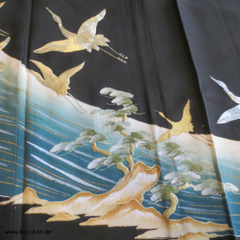 gestickte goldene Kraniche im Flug Tomesode Kimono