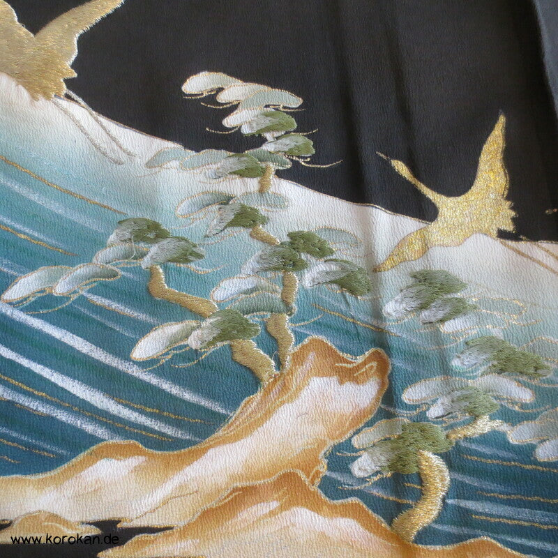 gestickte goldene Kraniche im Flug Tomesode Kimono
