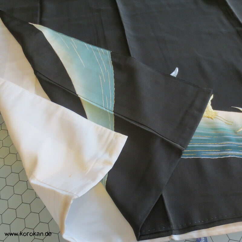 gestickte goldene Kraniche im Flug Tomesode Kimono