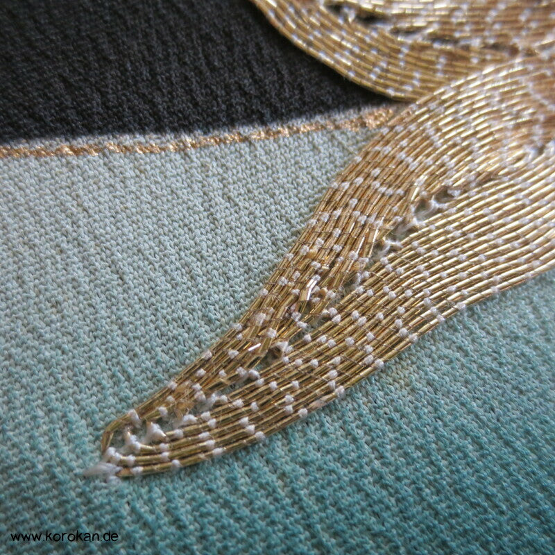 gestickte goldene Kraniche im Flug Tomesode Kimono