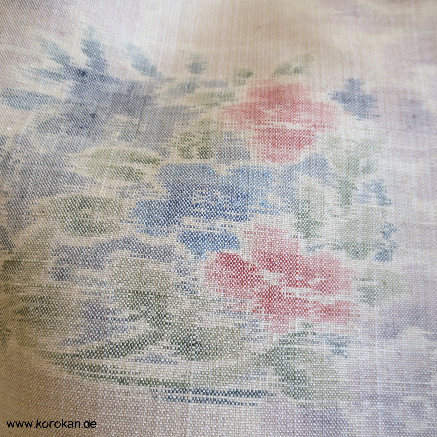 Tsumugi Seiden Kellerfalten Rock, pastellige Blüten in zartrosé