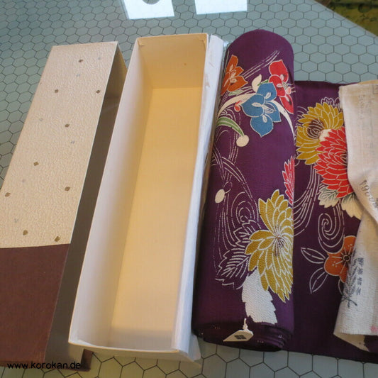 Geschenkbox mit Kimono Seidenstoffrolle, Bingata