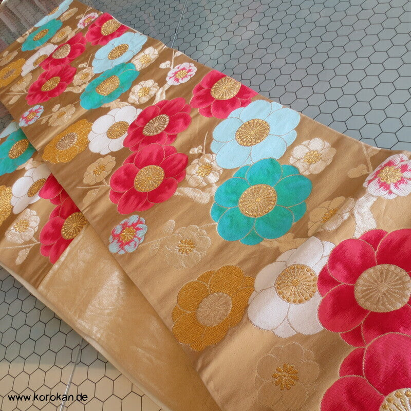 Fukuro Obi große Sakura Blüten auf gold