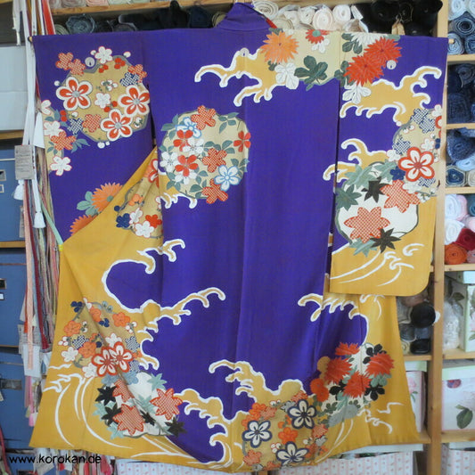 Kusudama, Wellen auf violett, antiker Seiden Furisode Kimono