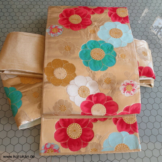 Fukuro Obi große Sakura Blüten auf gold