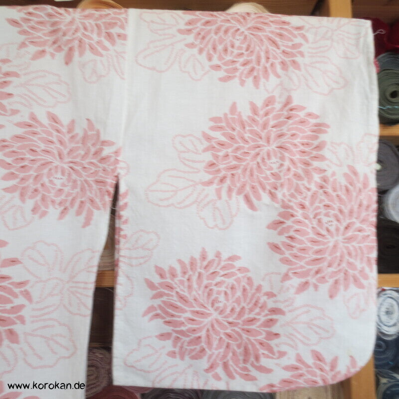 heller Yukata Baumwoll Kimono mit zartem Chrysanthemen Druck