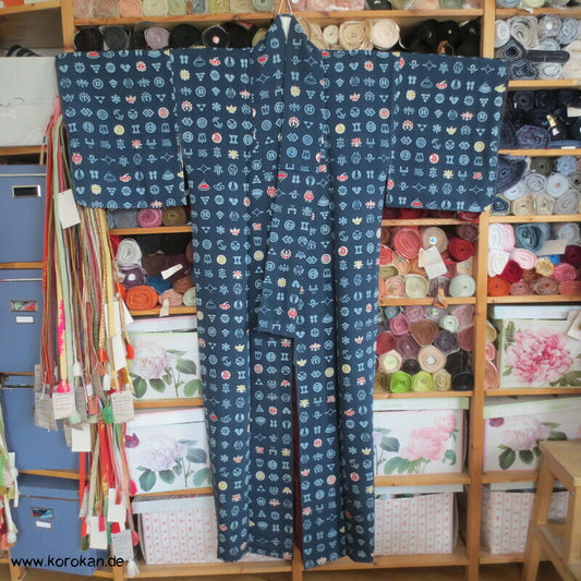 Mon Siegel auf petrolblau Seidencrepe Komon Kimono