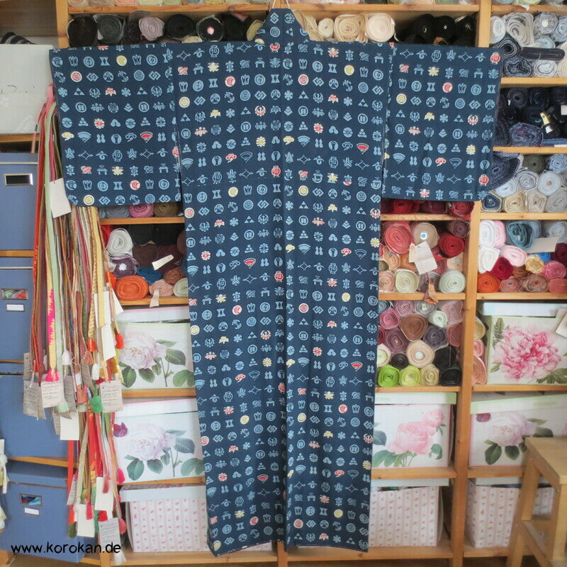 Mon Siegel auf petrolblau Seidencrepe Komon Kimono
