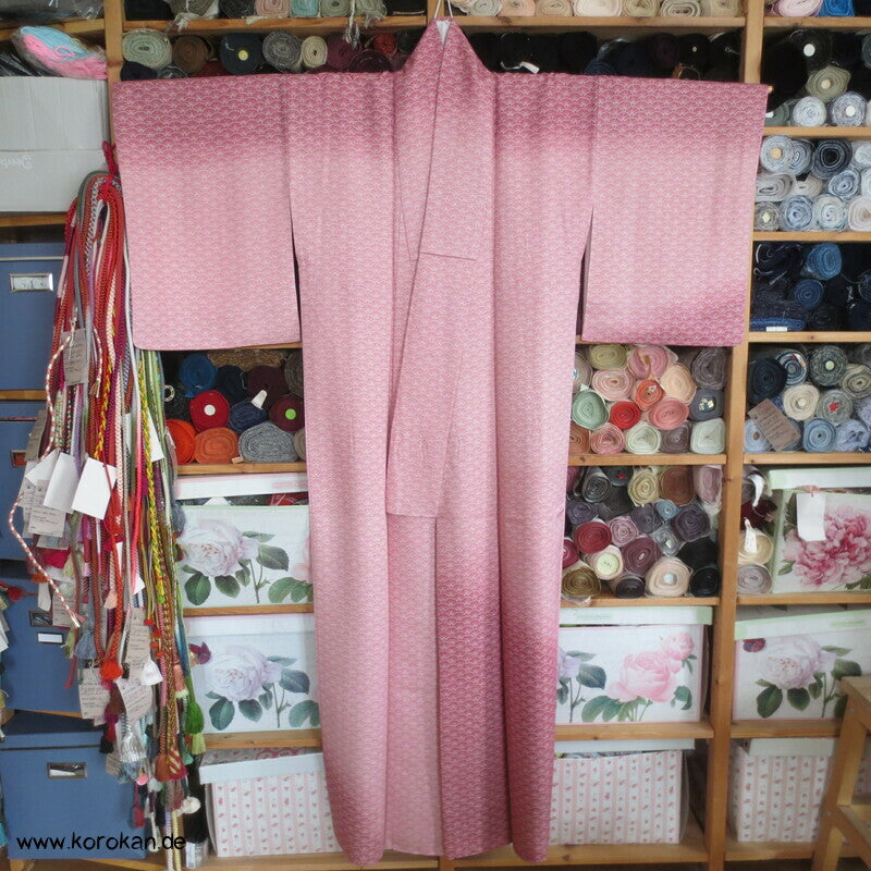Yamato Homongi Kimono, Seidendamast Segaiha Wellen im Bokashi Farbverlauf