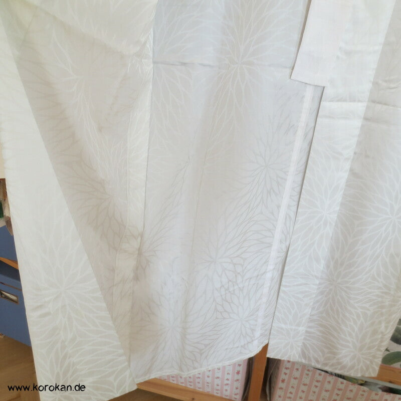 weiße Chrysanthemen Juban Unterkimono, Krageneinsteller