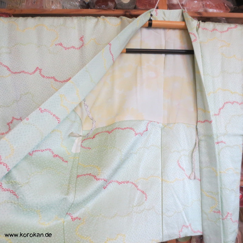 Shibori Wolken auf zartgrün Seidendamast Haori Kimono Jacke