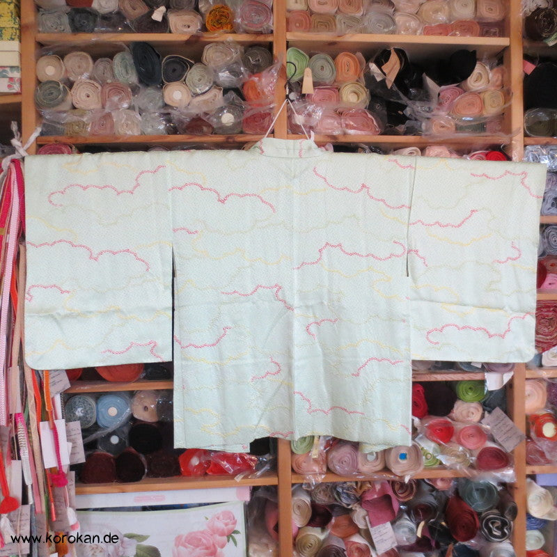 Shibori Wolken auf zartgrün Seidendamast Haori Kimono Jacke