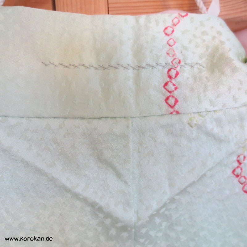 Shibori Wolken auf zartgrün Seidendamast Haori Kimono Jacke