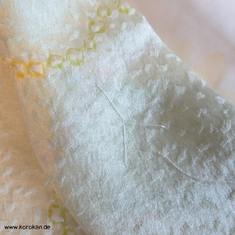 Shibori Wolken auf zartgrün Seidendamast Haori Kimono Jacke