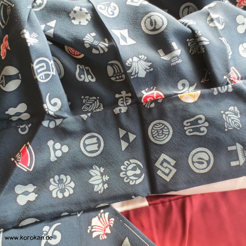 Mon Siegel auf petrolblau Seidencrepe Komon Kimono