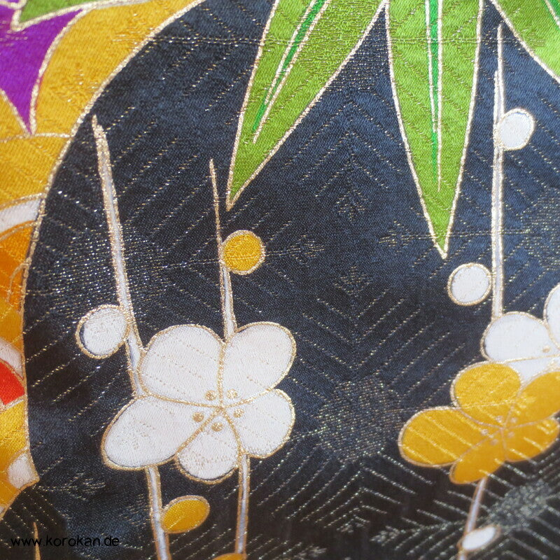 Furisode Kimono, üppige Muster, prächtige Golddruck - und stickerei