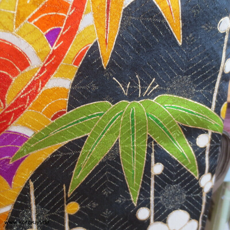 Furisode Kimono, üppige Muster, prächtige Golddruck - und stickerei
