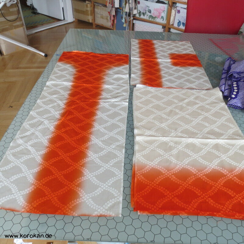 Seidendamast Hakkake Bokashi weiß orange unteres Futter für Kimono Karieba