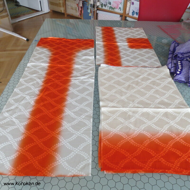 Seidendamast Hakkake Bokashi weiß orange unteres Futter für Kimono Karieba