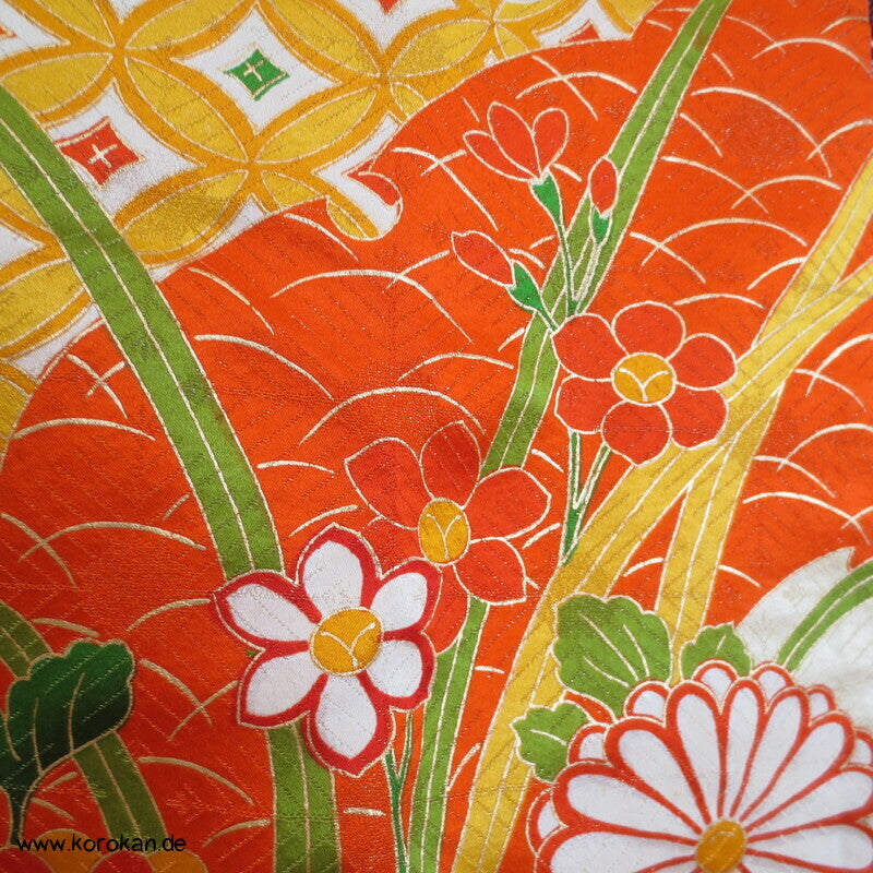 Furisode Kimono, üppige Muster, prächtige Golddruck - und stickerei